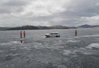 На Байкале погиб пассажир провалившейся под лед машины
