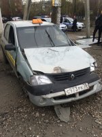 Пьяный водитель такси «Максим» снес остановку и сбил пешехода в Иркутске