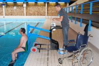 Инвалиды в Усолье бесплатно посещают бассейн