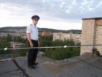 В Усть-Илимске полицейский спас 16-летнюю девушку от прыжка с многоэтажки