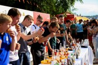 Чемпионат по поеданию хот-догов в Иркутске