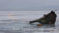 Свидетелями возникновения пламени из-подо льда Байкала стали иркутские журналисты