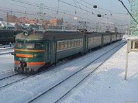 Утром в Иркутске столкнулись одиночный электровоз и грузовой поезд