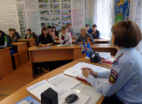 В Усолье-Сибирском сотрудники Госавтоинспекции проводят профилактические занятия с будущими водителями