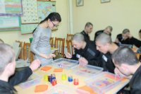 Несовершеннолетние преступники в Иркутской области сводят наколки после арт-терапии