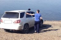 Четверых усольчан оштрафуют за мойку машин на берегу Ангары