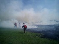 28 пожарных-десантников работают на тушении двух пожаров в Качугском районе
