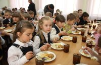 В Усолье родители из малоимущих семей не спешат обеспечить своих детей бесплатными обедами 