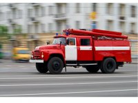 Пожарные спасли 13 человек из горящего дома в Иркутске, ещё 43 жильца эвакуировались сами