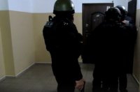 Рецидивистов задержали за похищение автомобиля в Иркутске