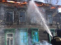 Опять горит история: В Иркутске огонь уничтожил памятник деревянного зодчества
