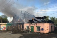 Пожарные спасли шесть человек на пожаре в нелегальной гостинице на улице Радищева