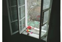 В Усолье из окна выпала семилетняя девочка
