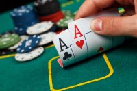 Житель Ангарска потратил чужие 690 тысяч рублей на игру в покер