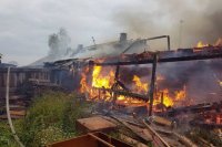 Женщина и ребенок погибли на пожаре в жилом доме в Братске