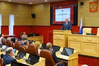 Нагрудные знаки к почетной грамоте вручили 25 жителям Иркутской области в ЗС