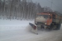 215 единиц техники расчищают трассы от снега в Иркутской области