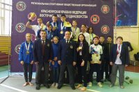 Восемь медалей привезли из Красноярска усольские каратисты