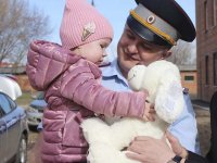 Иркутский полицейский помог спасти жизнь полуторагодовалой девочке
