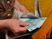 Сотрудница магазина в Усолье-Сибирском перевела мошенникам деньги, настраивая платежный терминал