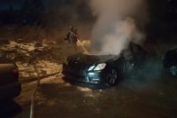 Mercedes сгорел в Иркутске ночью 19 ноября