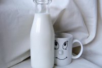 Ученики начальных классов Иркутской области стали получать по стакану молока в день