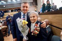 Игорь Кобзев вручил награды ветеранам Великой Отечественной войны