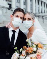Женихи и невесты Усолья – в масках и перчатках