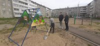Депутат усольской Думы установил площадку и футбольные ворота в одном из городских дворов