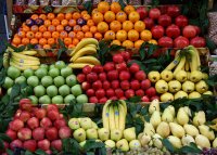 Усольчане могут пожаловаться на качество ранних овощей и фруктов