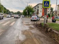 Пенсионер на Suzuki сбил двух школьниц на пешеходном переходе в Ангарске